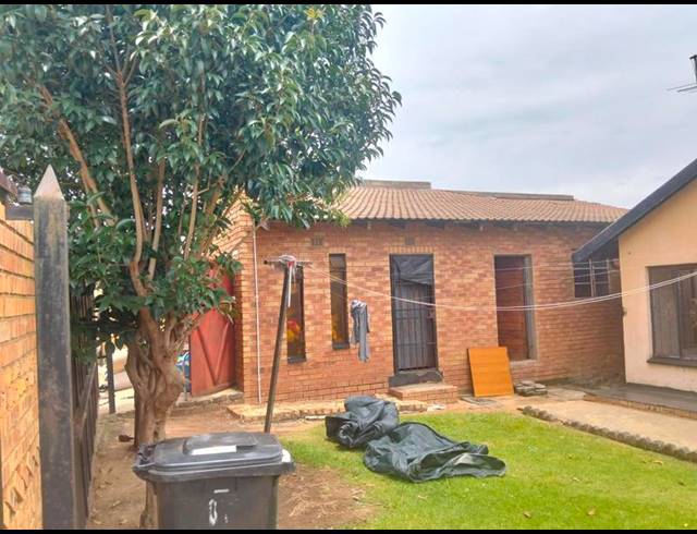 4 BEDROOM HOUSE FOR SALE IN BIRCH ACRES